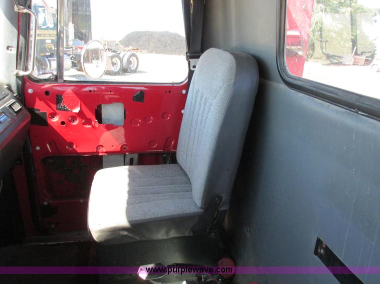 image for item I4128 1994 Volvo WCA Aero semi truck