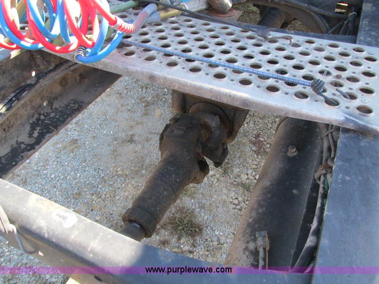 image for item I4129 1995 Volvo WCA semi truck