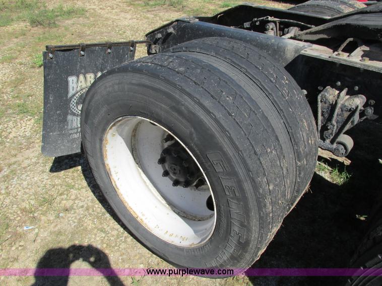 image for item I4129 1995 Volvo WCA semi truck