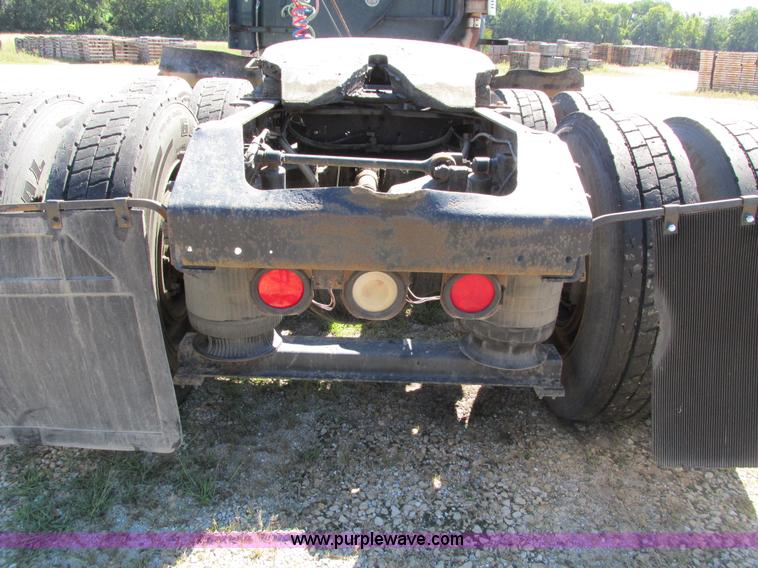 image for item I4129 1995 Volvo WCA semi truck