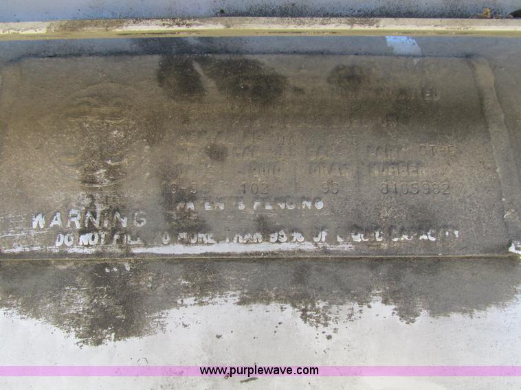 image for item I4129 1995 Volvo WCA semi truck