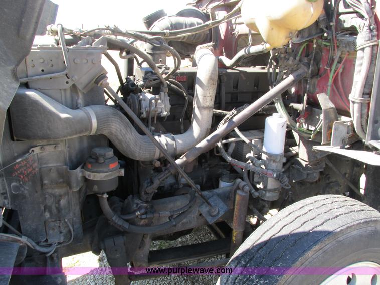 image for item I4129 1995 Volvo WCA semi truck