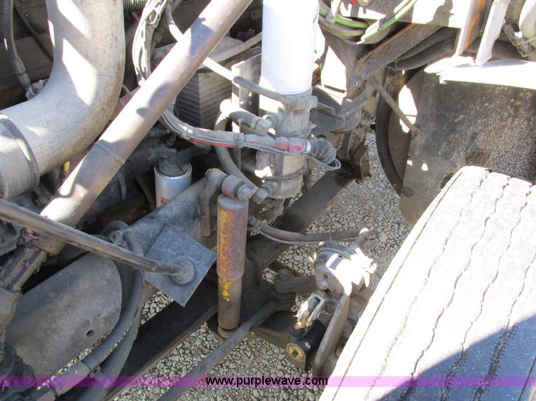 image for item I4129 1995 Volvo WCA semi truck