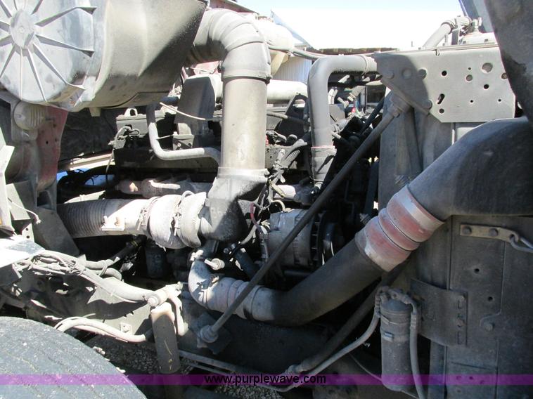 image for item I4129 1995 Volvo WCA semi truck