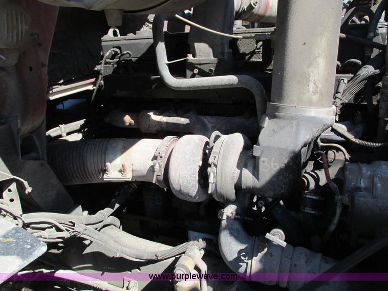 image for item I4129 1995 Volvo WCA semi truck