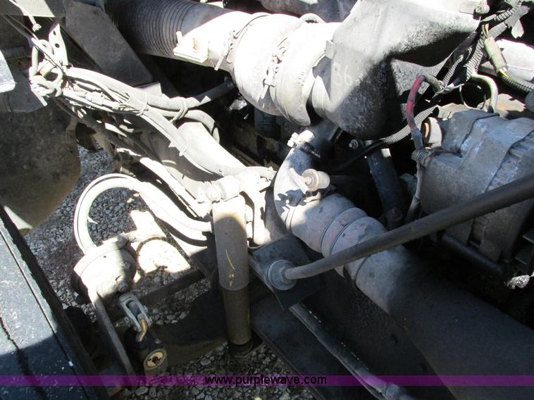 image for item I4129 1995 Volvo WCA semi truck