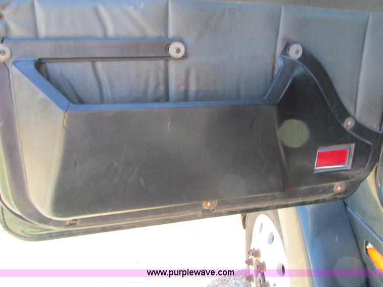 image for item I4129 1995 Volvo WCA semi truck