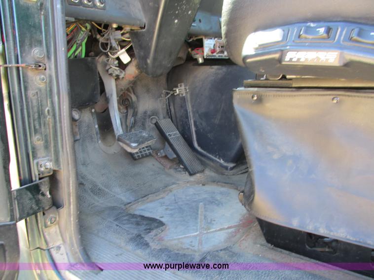 image for item I4129 1995 Volvo WCA semi truck