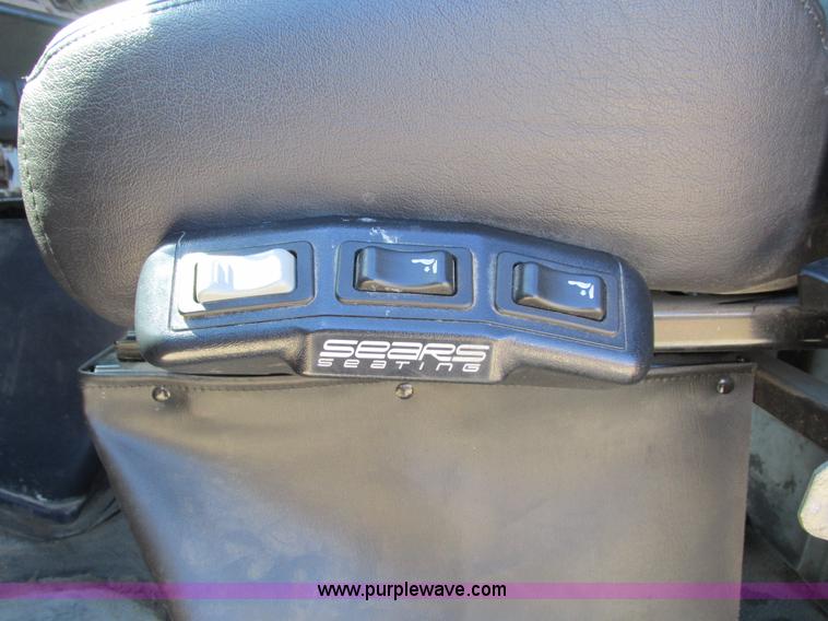 image for item I4129 1995 Volvo WCA semi truck