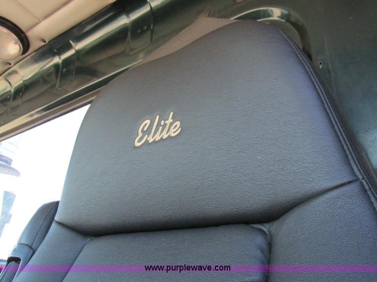 image for item I4129 1995 Volvo WCA semi truck