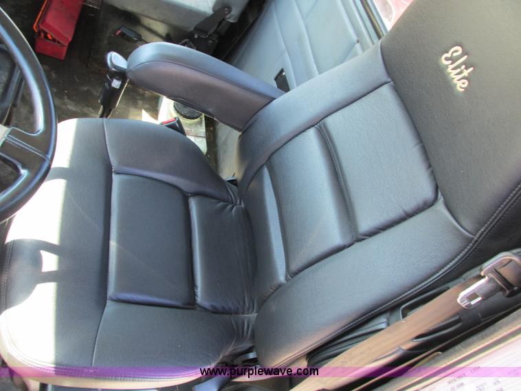 image for item I4129 1995 Volvo WCA semi truck