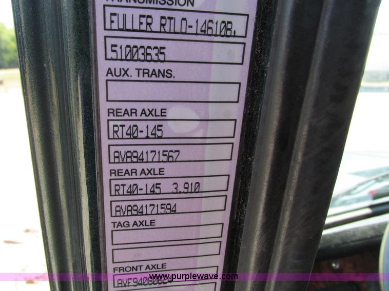 image for item I4129 1995 Volvo WCA semi truck