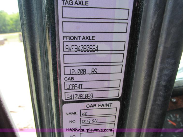 image for item I4129 1995 Volvo WCA semi truck