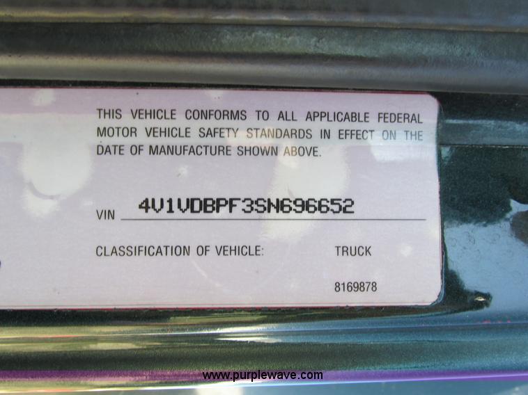 image for item I4129 1995 Volvo WCA semi truck