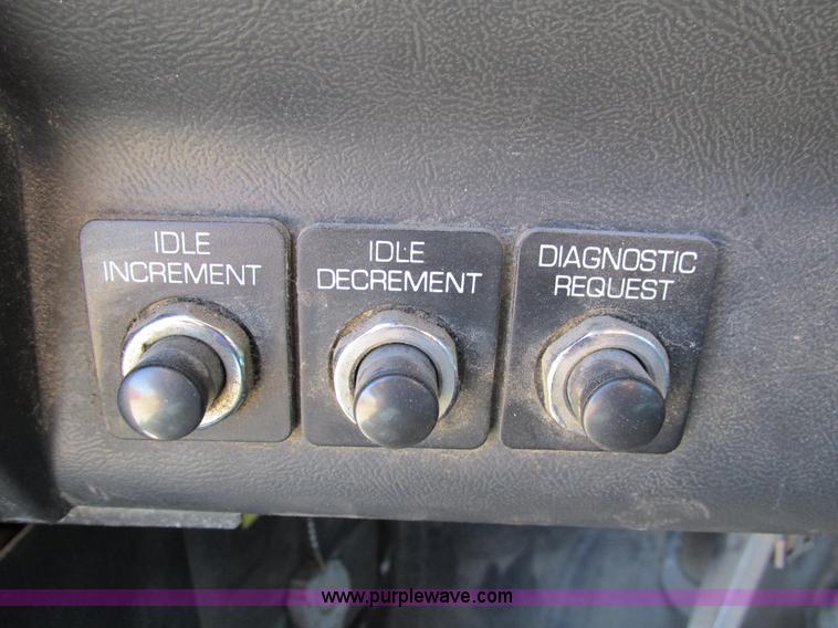 image for item I4129 1995 Volvo WCA semi truck