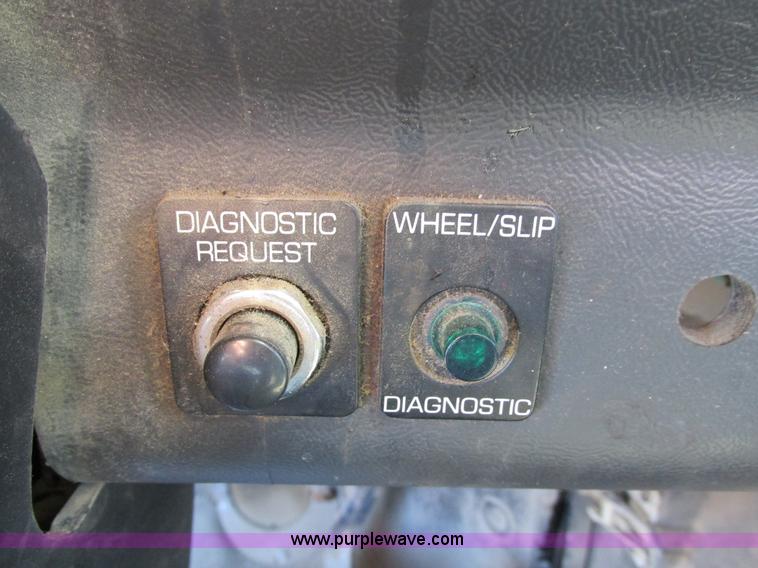 image for item I4129 1995 Volvo WCA semi truck