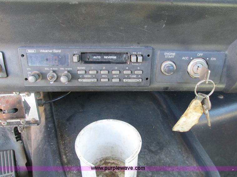 image for item I4129 1995 Volvo WCA semi truck