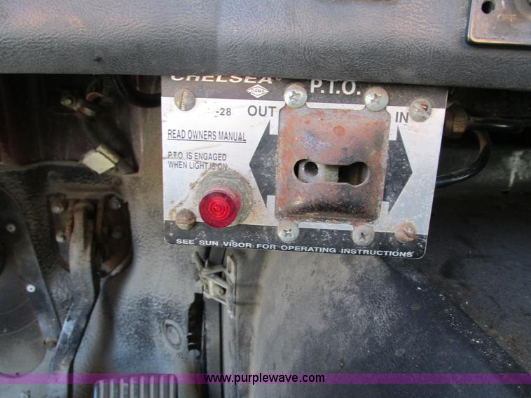 image for item I4129 1995 Volvo WCA semi truck