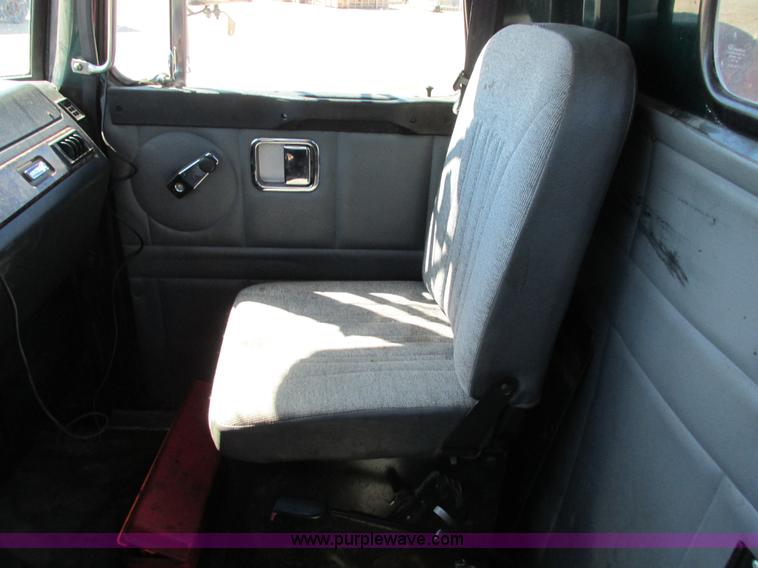 image for item I4129 1995 Volvo WCA semi truck