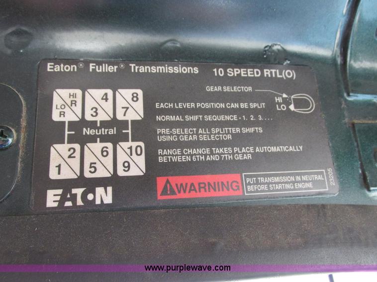 image for item I4129 1995 Volvo WCA semi truck