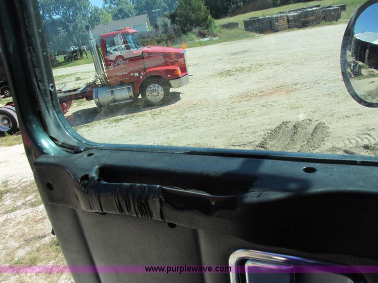 image for item I4129 1995 Volvo WCA semi truck