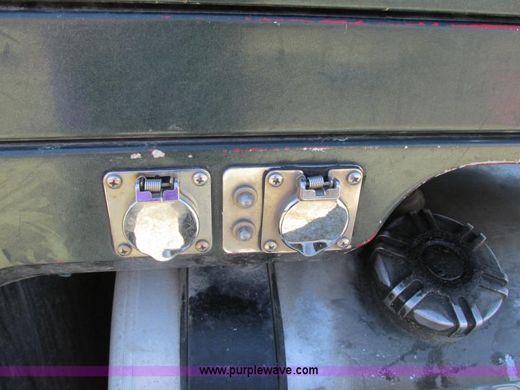 image for item I4129 1995 Volvo WCA semi truck