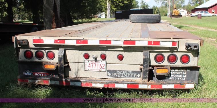 image for item I5902 2004 Fontaine Infinity drop deck trailer