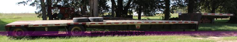 image for item I5902 2004 Fontaine Infinity drop deck trailer