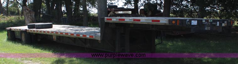 image for item I5902 2004 Fontaine Infinity drop deck trailer