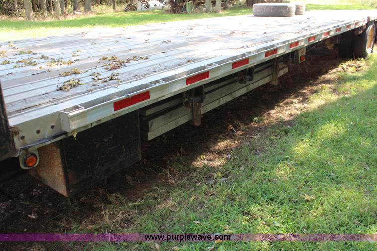 image for item I5902 2004 Fontaine Infinity drop deck trailer