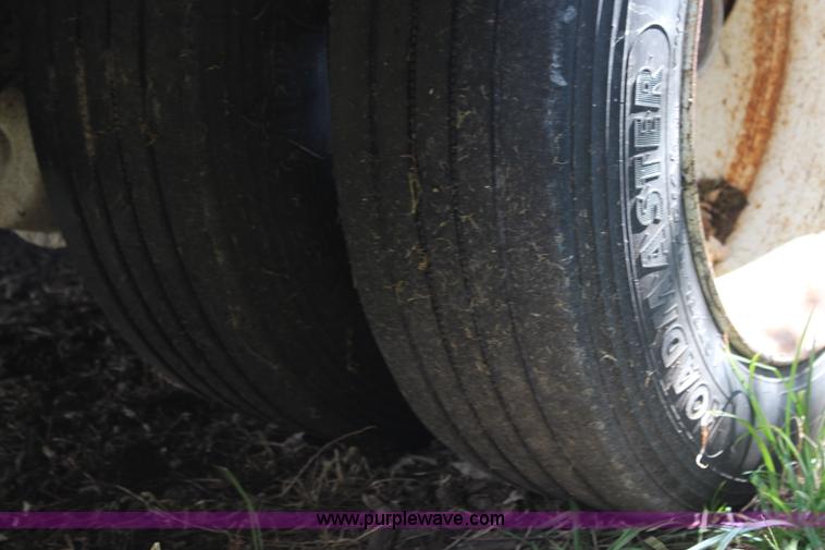 image for item I5902 2004 Fontaine Infinity drop deck trailer