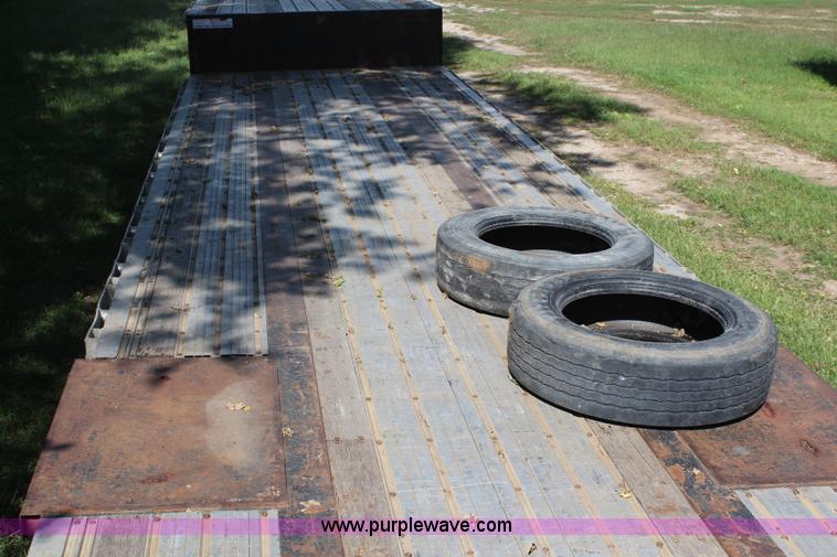 image for item I5902 2004 Fontaine Infinity drop deck trailer