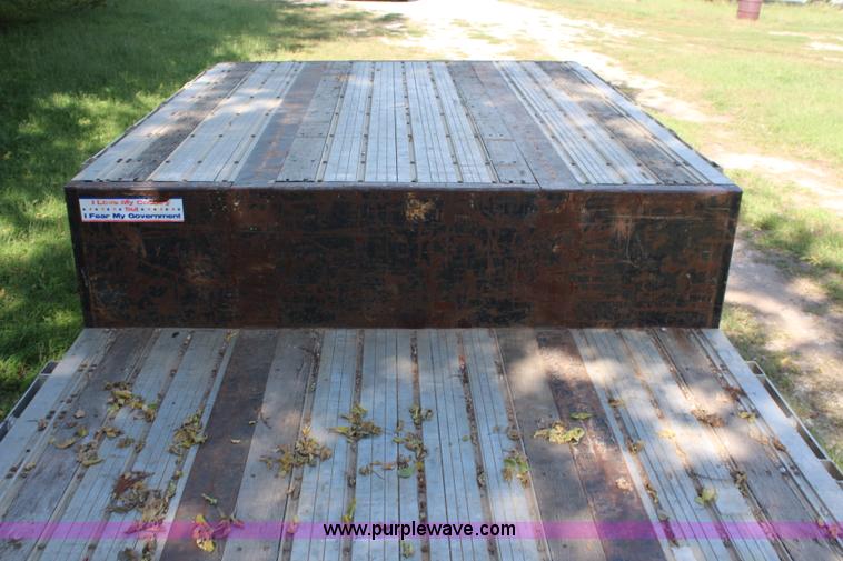 image for item I5902 2004 Fontaine Infinity drop deck trailer