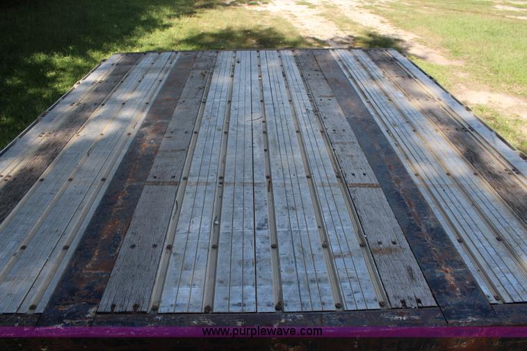 image for item I5902 2004 Fontaine Infinity drop deck trailer