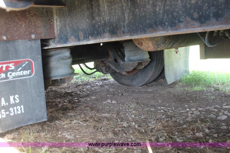 image for item I5902 2004 Fontaine Infinity drop deck trailer