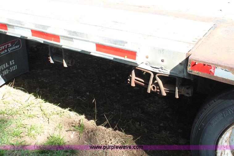 image for item I5902 2004 Fontaine Infinity drop deck trailer