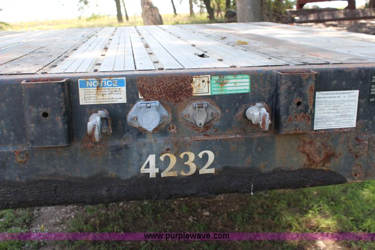 image for item I5902 2004 Fontaine Infinity drop deck trailer