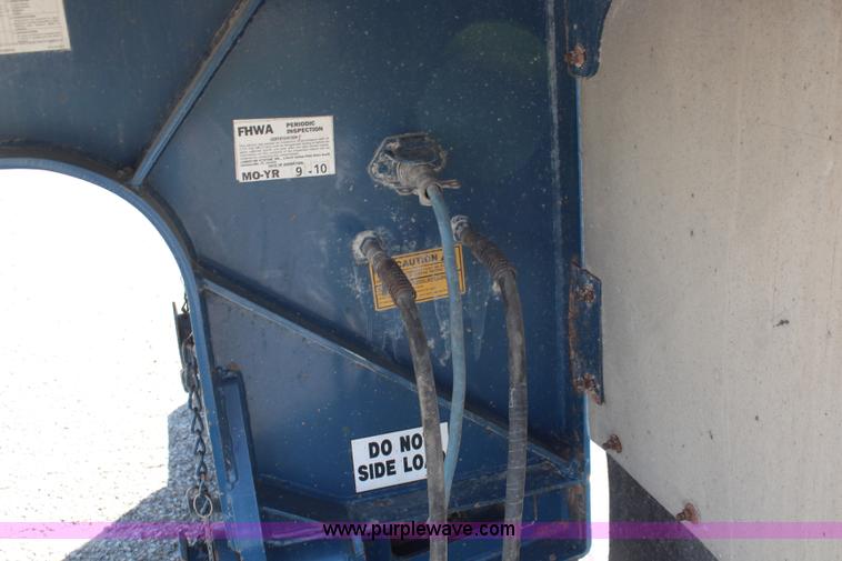 image for item I5998 2006 Trail King TK70MG-482 MG Series detachable lowboy trailer