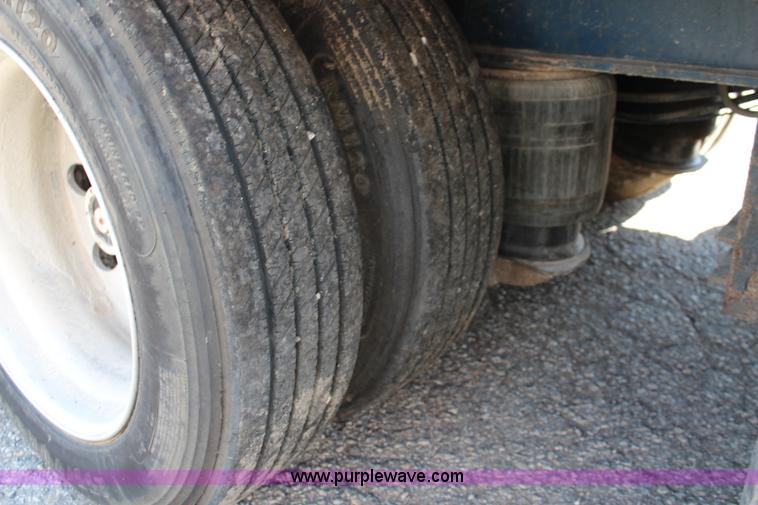 image for item I5998 2006 Trail King TK70MG-482 MG Series detachable lowboy trailer