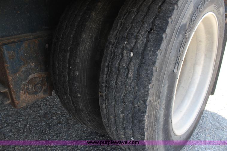 image for item I5998 2006 Trail King TK70MG-482 MG Series detachable lowboy trailer