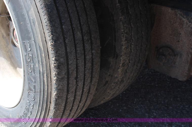 image for item I5998 2006 Trail King TK70MG-482 MG Series detachable lowboy trailer