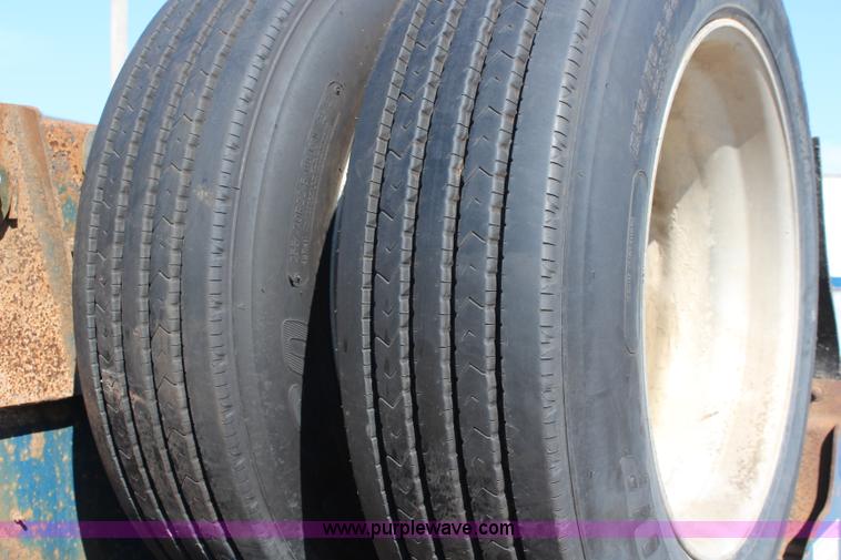 image for item I5998 2006 Trail King TK70MG-482 MG Series detachable lowboy trailer