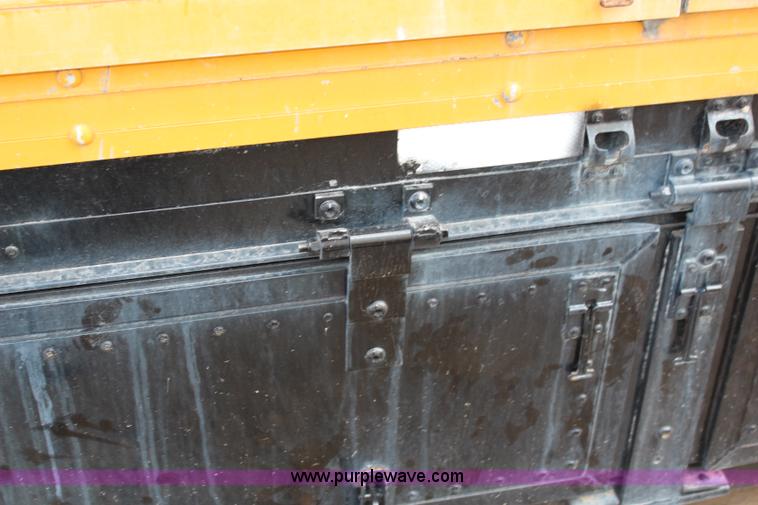 image for item J1125 1998 Kentucky moving van trailer