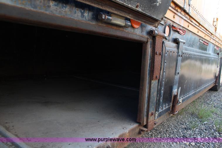 image for item J1127 1984 Kentucky moving van trailer