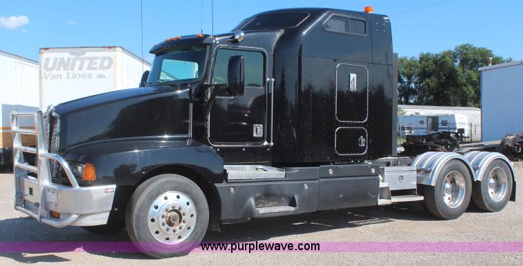 image for item J2077 1996 Kenworth T600 semi truck