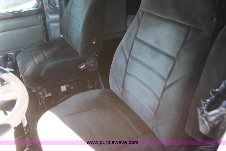 image for item J2077 1996 Kenworth T600 semi truck