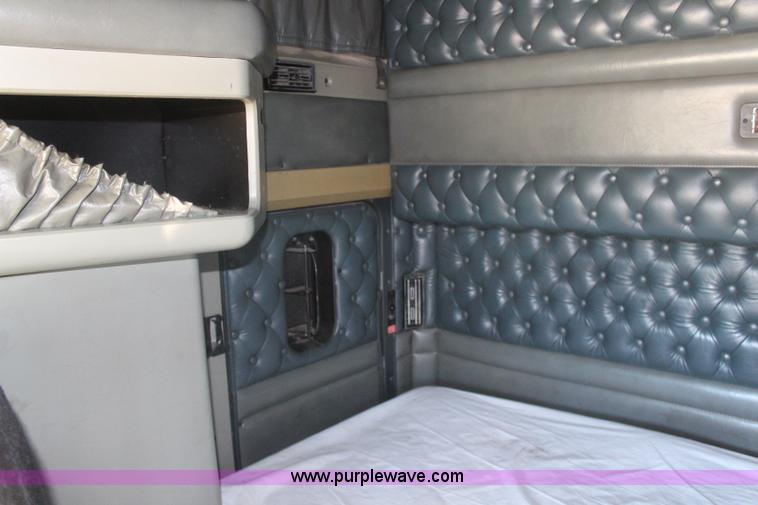 image for item J2077 1996 Kenworth T600 semi truck