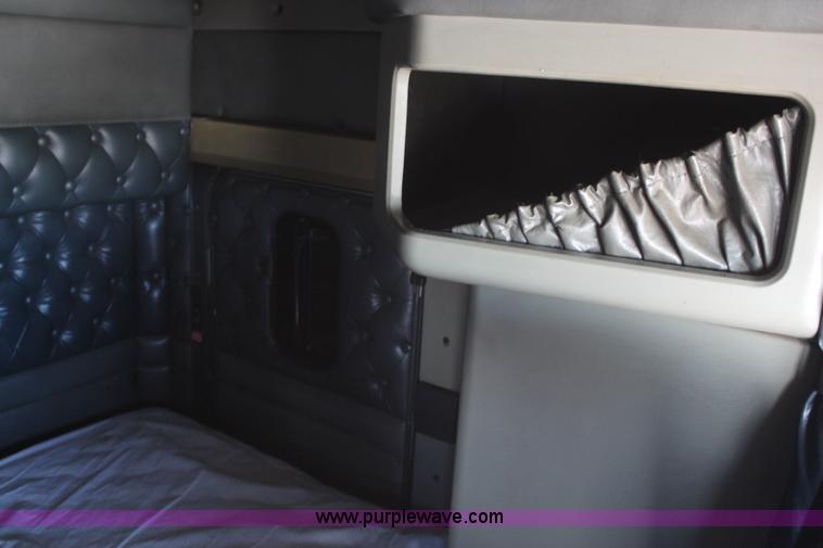 image for item J2077 1996 Kenworth T600 semi truck