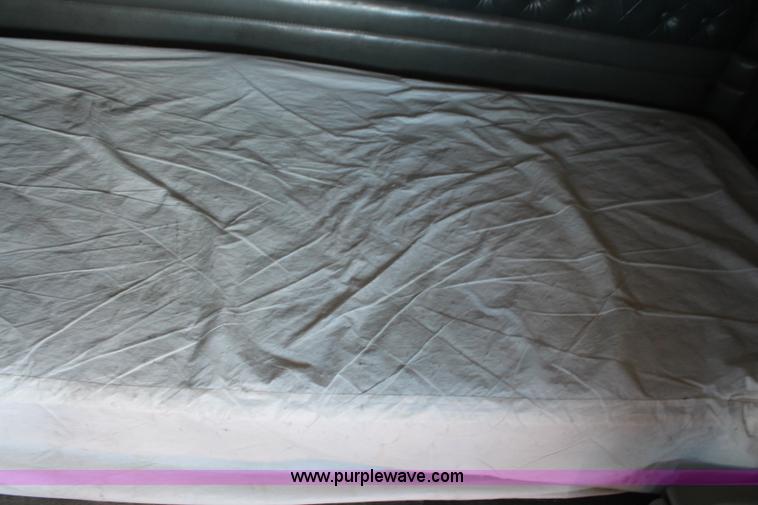 image for item J2077 1996 Kenworth T600 semi truck