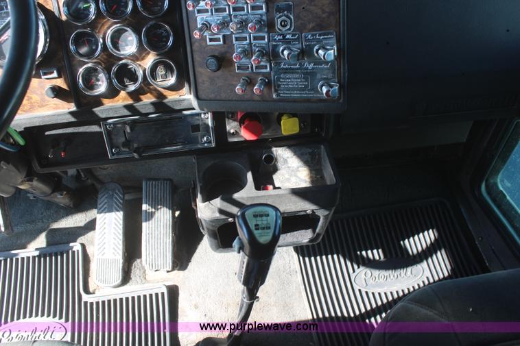 image for item J2077 1996 Kenworth T600 semi truck